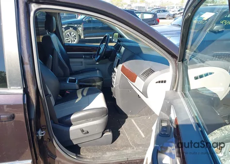 2010 Chrysler Town & Country Touring Plus из США, поврежденный, VIN 2A4RR8DX3AR435471